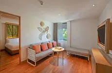 Zwei Schlafzimmer Familie Suite mit Schwimmbad Blick