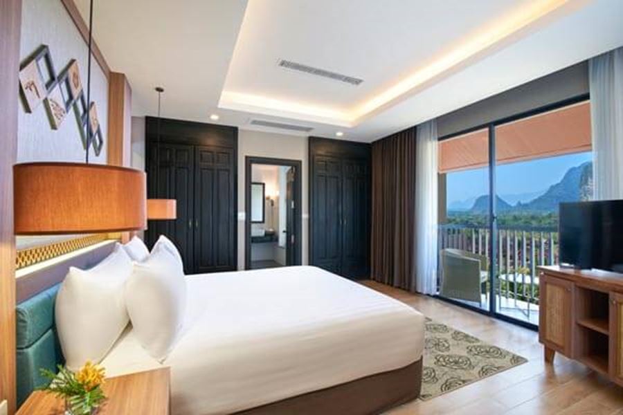 Ein Schlafzimmer Suite mit Flussblick und Balkon